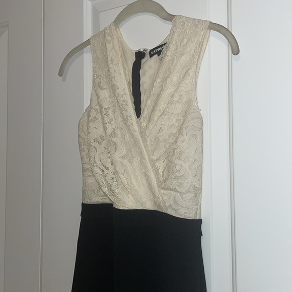 Express- white lace faux wrap jumpsuit w/pockets - Picture 4 of 14